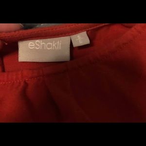 Eshakati dress. Form fitting.